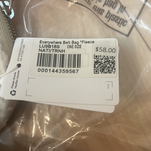 Lululemon everywhere belt bag fleece NWT light ivory - Picture 8 of 8